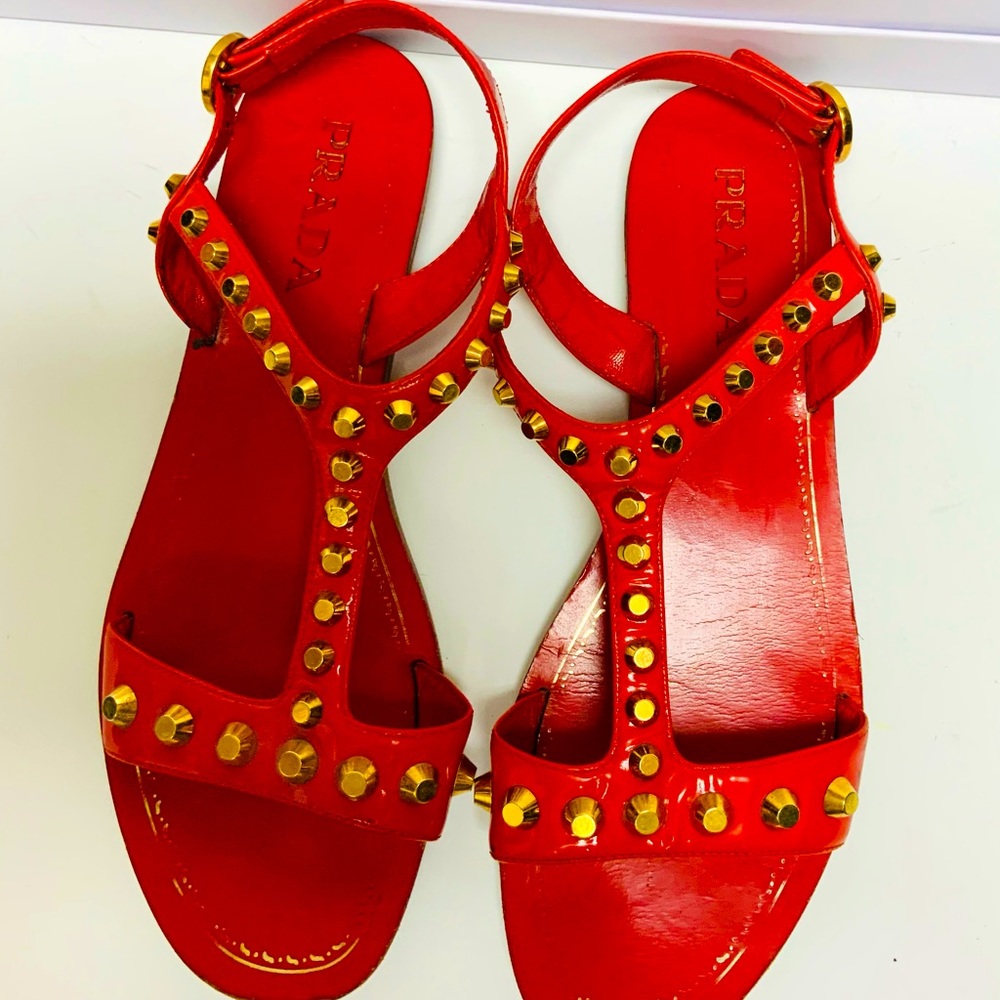 Prada red leather gold studded flat sandals 37.5 - Picture 6 of 9